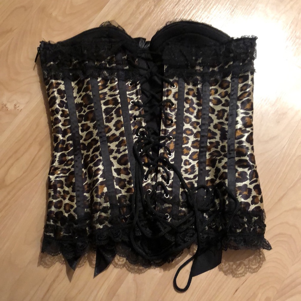 Three corsets - Picture 7 of 7